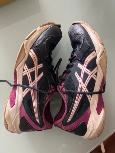 Tênis de vôlei ASICS gel rocket usado