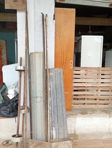 2 portas comercial medidas 01 1.60 ×2.80 outra  02 132×1.80 