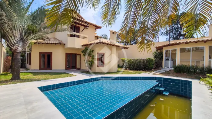 Casa em condomínio fechado para venda, 611m2 terreno, 3 suítes, 4 vagasem Alphaville codig