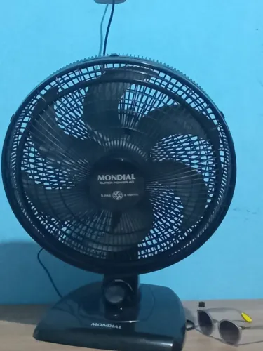 Ventilador médio em excelente estado 100 rs
