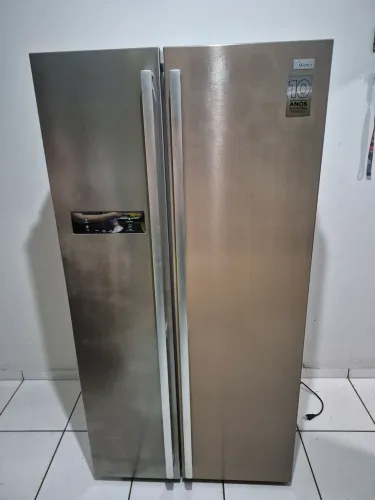 Geladeira bem conservada Duas portas Midea