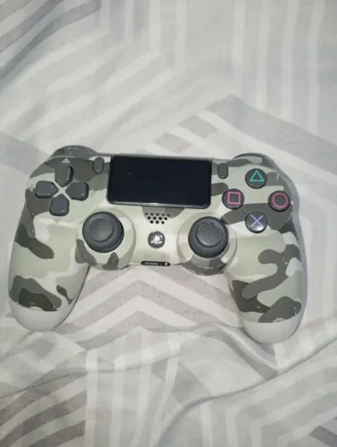 Controle ps4 da Sony camuflado