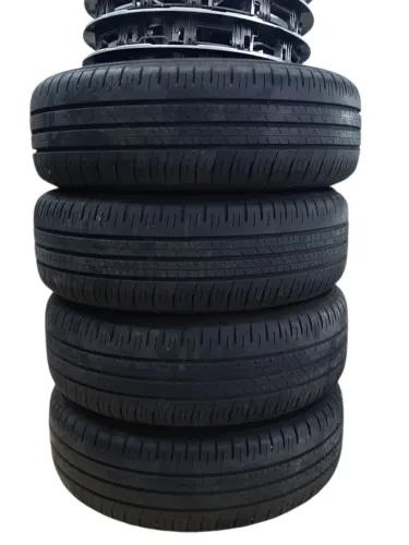 Jogo de roda Toyota Etios com pneu semi novo 185/60/15 