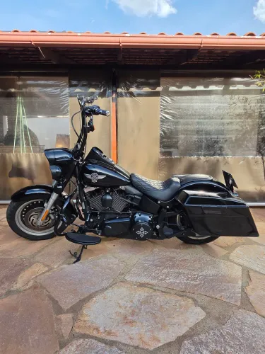Harley-Davidson Fat Boy 2014 Preta | Customizada, Completa e com Acessórios Originais