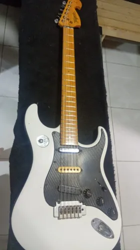Guitarra Tagima T740