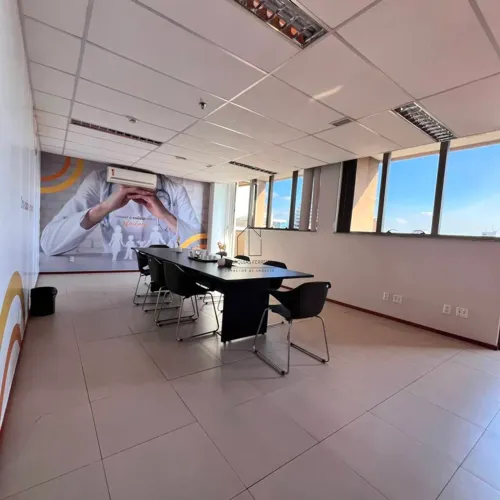 Sala Comercial de 188 m² com 5 Vagas de Garagem