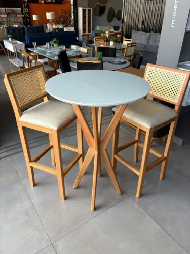 Bistrô com 2 banquetas