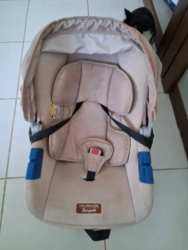 Bebê conforto Touring X Burigotto