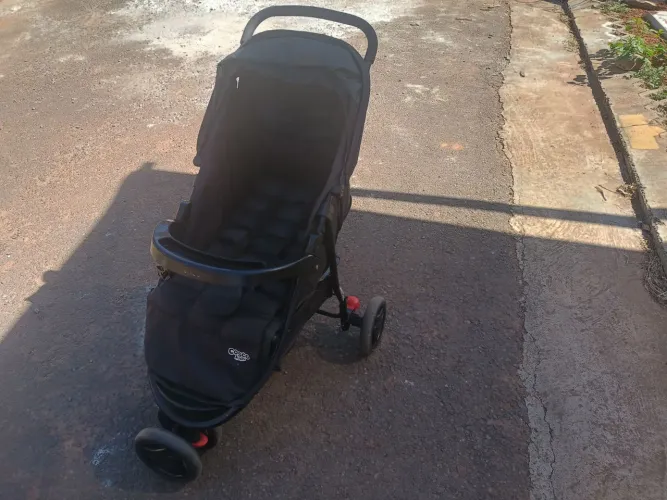 Carrinho de bebê + bebê conforto