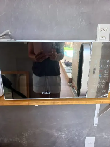 Micro-ondas Philco PMO23EB Limpa Fácil 20L Potência de 1100W Cor Branco