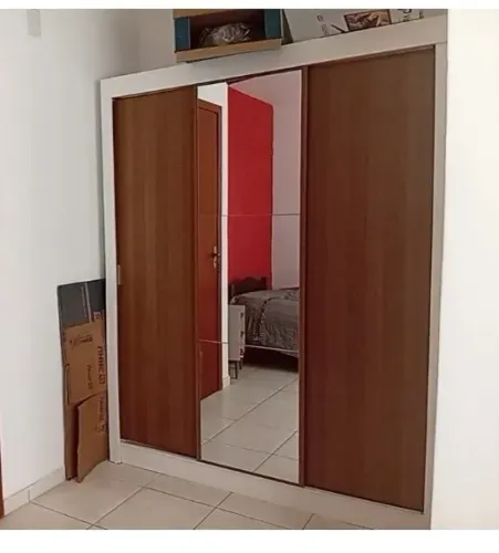 Roupeiro de solteiro com espelho. Novo