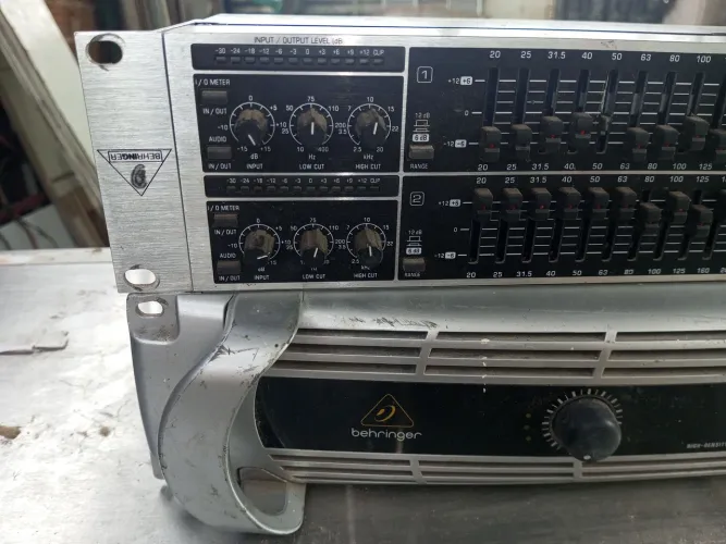 VENDO AMPLIFICADOR E EQUALIZADOR BEHRINGER