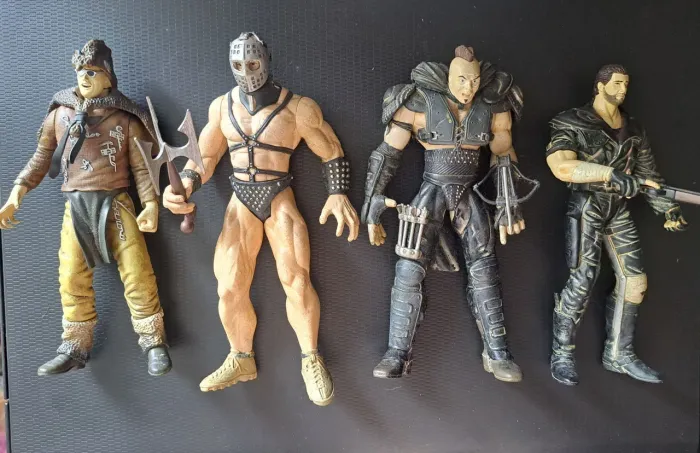 Figuras do filme Mad Max: The Road Warrior de George Miller com Mel Gibson