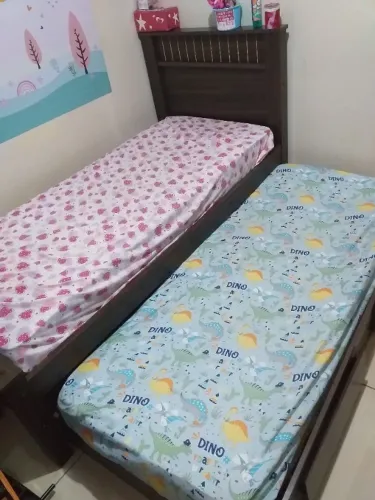 Cama de solteiro com auxiliar
