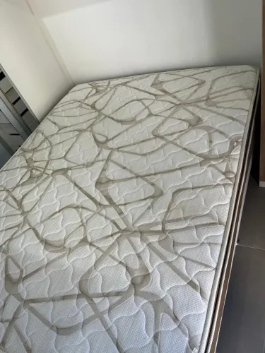 Colchão Ortobom Ouro Spring + Box Ortobom em Courino Branco