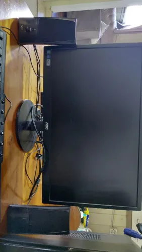 PC completo Core i3 + monitor AOC - não liga / para retirada de peças