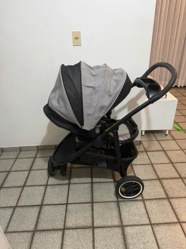 Carrinho de bebê + Bebê conforto 