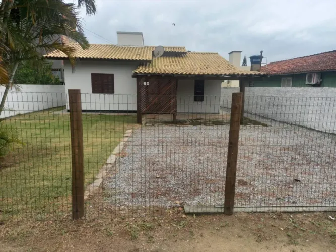 Casa para Locação em Imbituba, Campo Duna, 2 dormitórios, 2 banheiros, 1 vaga