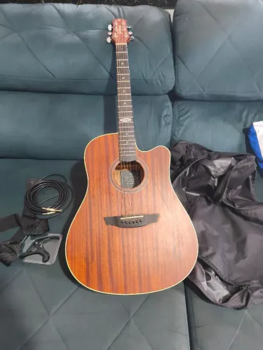 Violão eletroacústica Strinberg Black SD200C tem trocar cordoamento