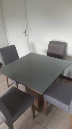 Mesa de Jantar Quadrada 4 Lugares com Tampo de Vidro e 4 Cadeiras 