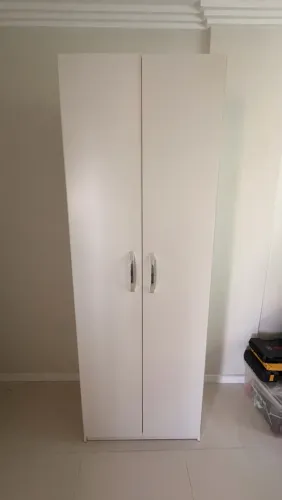 Guarda-roupa pequeno