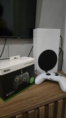 Xbox Series S - 2 Controles