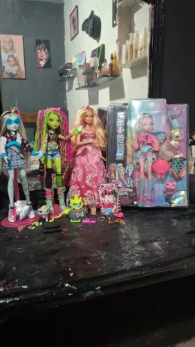 Lote de Monster high + Barbie
