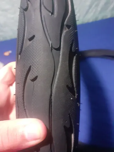 Peneu kenda flame 26 semi nome em bom estado o par, não vendo unidade só os dois