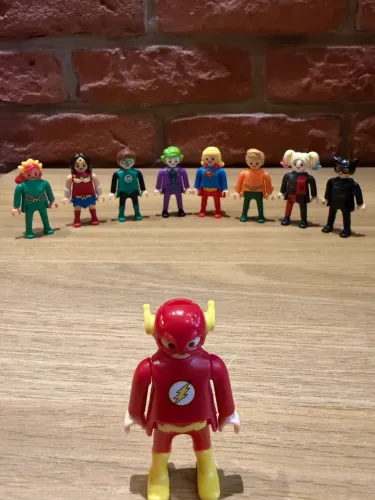 Boneco Flash DC Playmobil Kinder Ovo