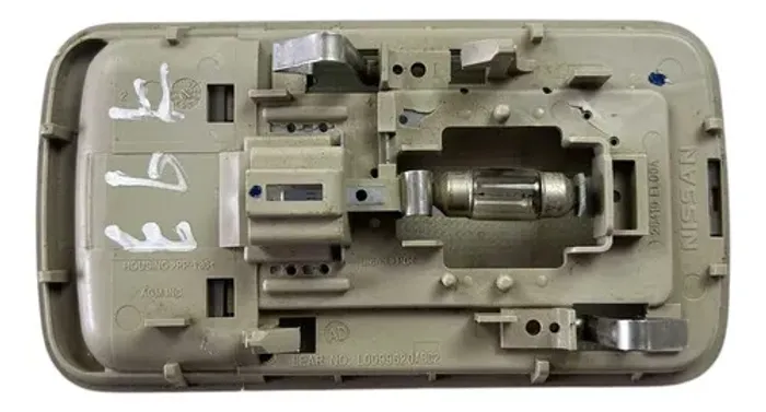 Luz De Teto Cortesia Nissan Livina Tiida Versa 2009 2014