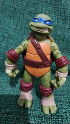 Bonecos Articulados Leonardo e Rafel das Tartarugas Ninja. 