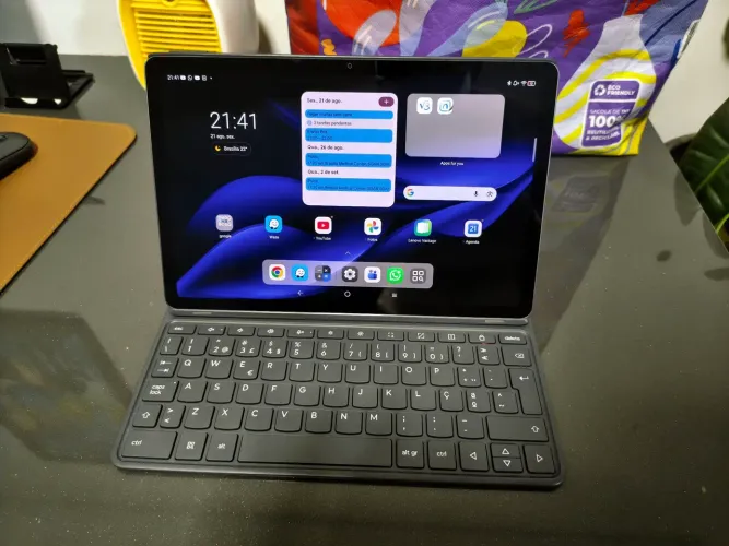 Tablet Lenovo Ideapad com capa