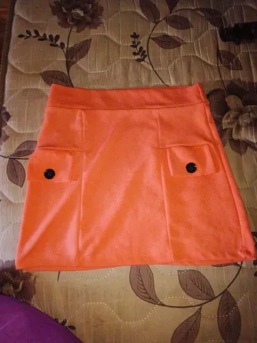 Vendo uma saia rosa