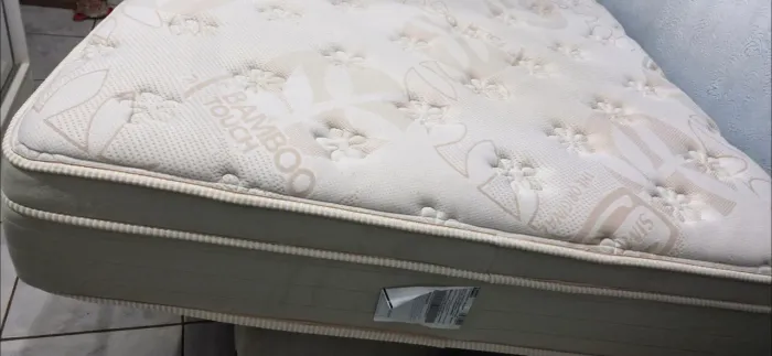 Cama Box Casal Simmons - Ótimo estado