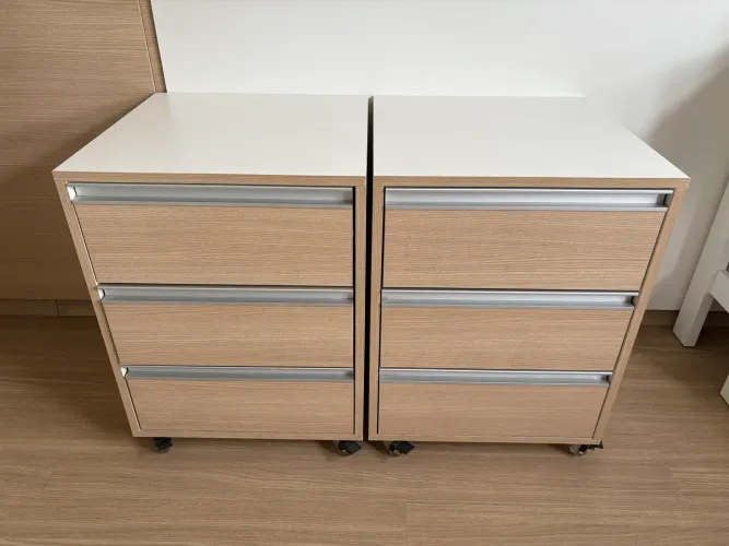 Mesa de cabeceira (criado mudo)