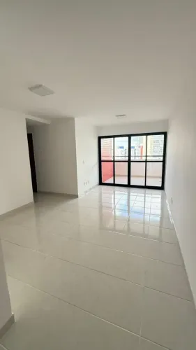 Apartamento 3 quartos para alugar no Costa Azul, 1 suíte, andar alto, 2 vagas R$ 5.000