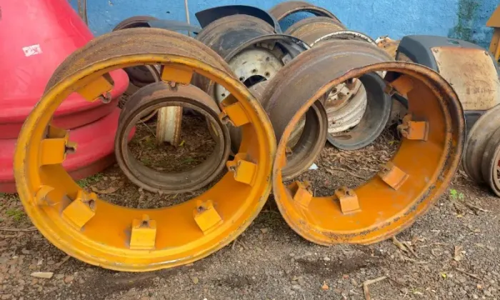 Par de roda 18-4-34 VALTRA