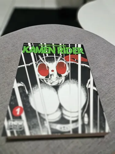 MANGA KAMEN RIDER COMPLETO EM TRÊS EDIÇÕES