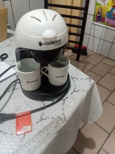Cafeteira cadente vendo já vai com 2xicaras