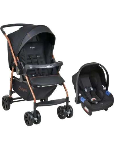 Carrinho com bebê conforto 