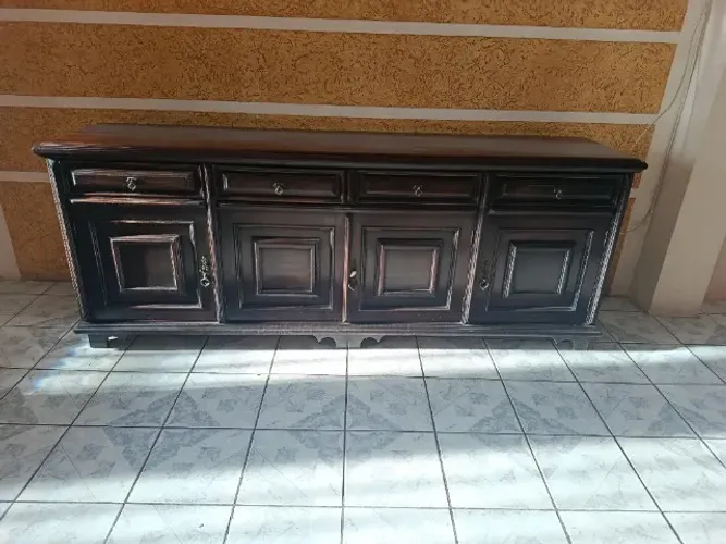 Antiguidade - aparador/buffet de madeira maciça
