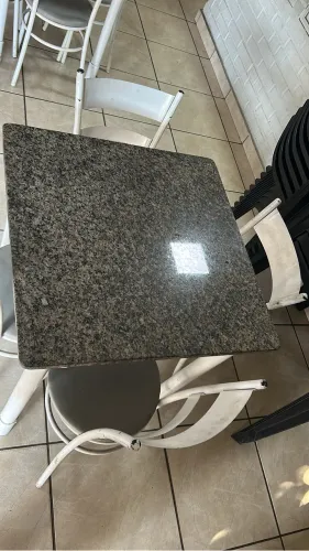 Vendo 6 mesas com tampo de granito com cadeiras