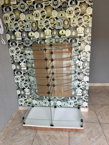 Balcão de vidro para tiaras e bijuterias