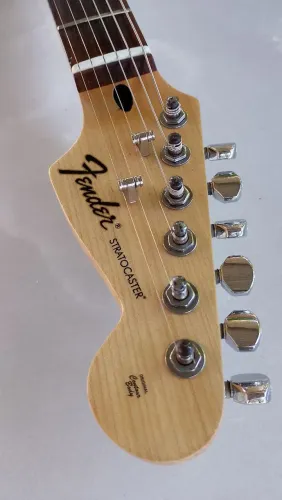 Guitarra stratocaster