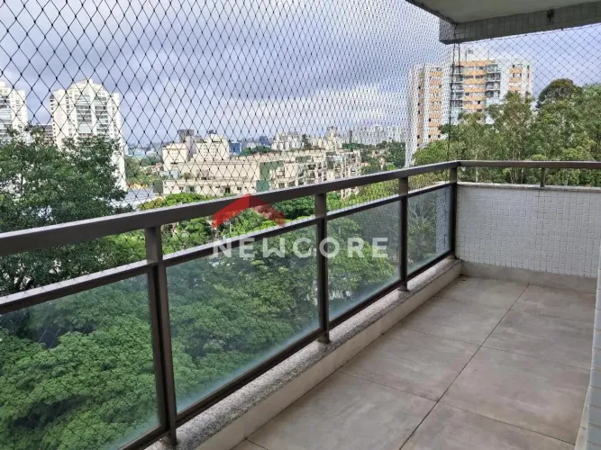 Apartamento em Avenida Washington Luís - Alto da Boa Vista - São Paulo/SP