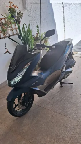 Honda PCX modelo DLX 2023
