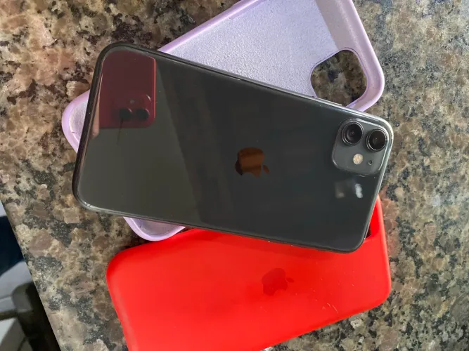 Vendo iPhone 11 128GB preto *leia descrição*