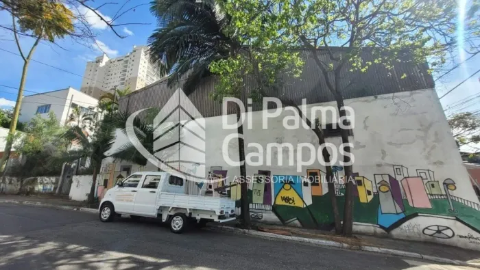 Galpão comercial 490m² para venda e locação em São Judas, esquina, ZEU, próximo ao metrô
