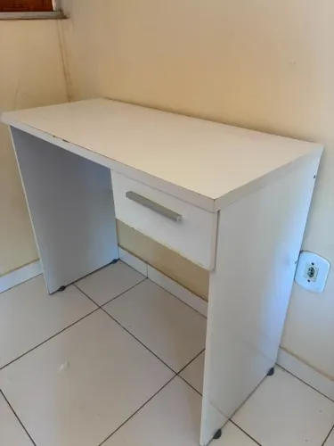 ESCRIVANINHA EM BOM ESTADO