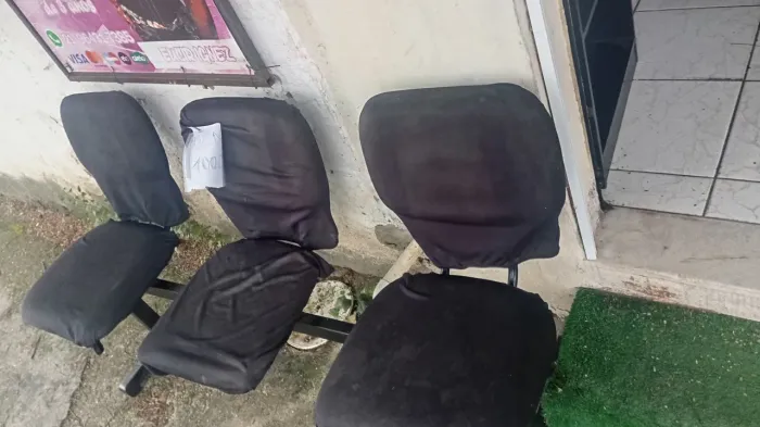 Banco  de espera para barbearia com 3 lugares 